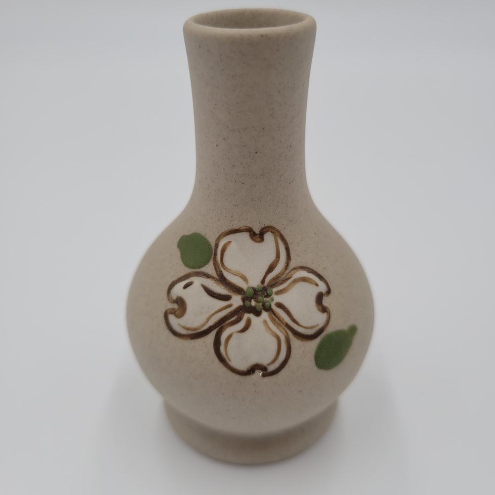 Pigeon Forge‎ Pottery Tenn. 3.5" Beige With Embossed White Flower Miniature Vase